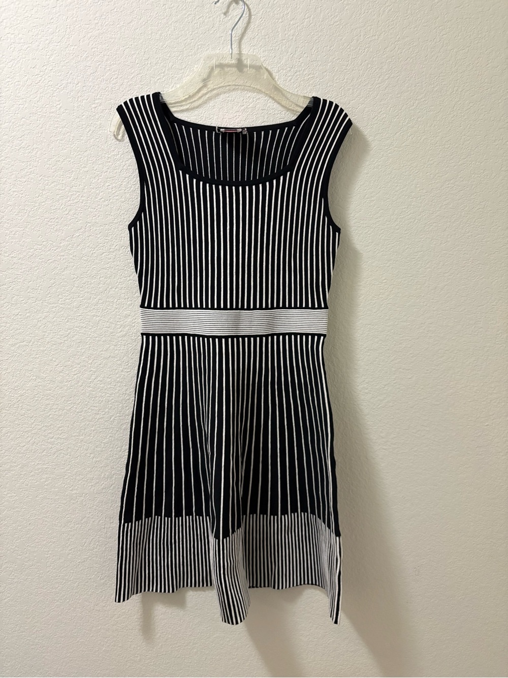 kate spade Black & White Striped Sleeveless Fit-and-Flare Dress Size Medium NWOT
